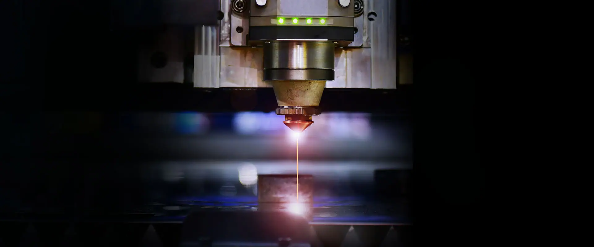 Fibre laser cutting head cutting sheet metal